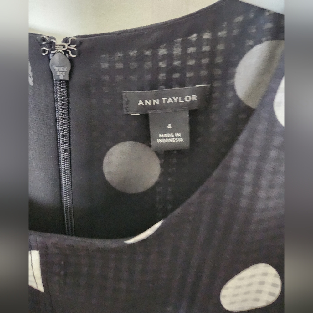Ann Taylor Polka Dot Sleeveless Top - Black and White, Size 4 - Picture 5 of 9